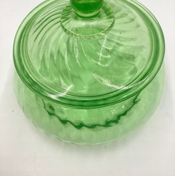 Vintage Spiral Green Hocking Glass Bowl (1928-30) with Lid Depression Glass - Picture 3 of 15